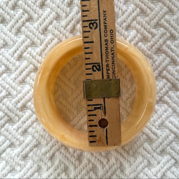 ❤️ Geometric Cut Bangle - Picture 2 of 3